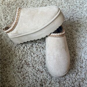 mudd tan stormy platform slipper shoes